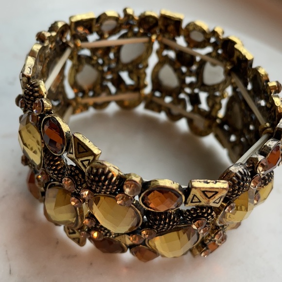 Beautiful gold jeweled stretchy bracelet - Picture 3 of 4